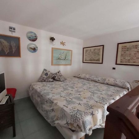 Bed And Breakfast Latomare เนเปิลส์ ภายนอก รูปภาพ